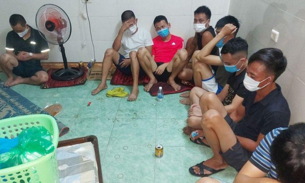 Một đại uý công an bị bắt tại sới bạc trong khách sạn