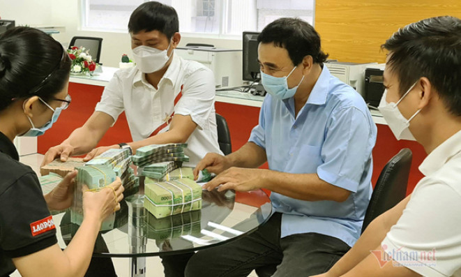 MC Quyền Linh tiếp tục ủng hộ 2,2 tỷ cho quỹ vắc xin