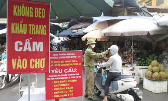 Bộ Công Thương kiến nghị ưu tiên tiêm vaccine COVID-19 cho người bán hàng ngoài chợ