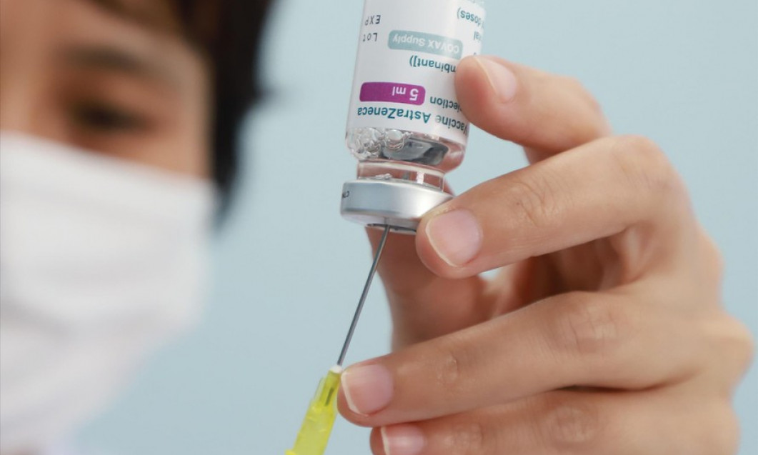 Sau tiêm vắc-xin COVID-19: Không cần kiêng nhưng phải theo dõi