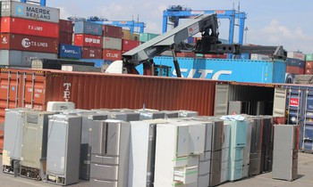 Bắt tạm giam một cán bộ công an chống buôn lậu cầm đầu đường dây buôn lậu
