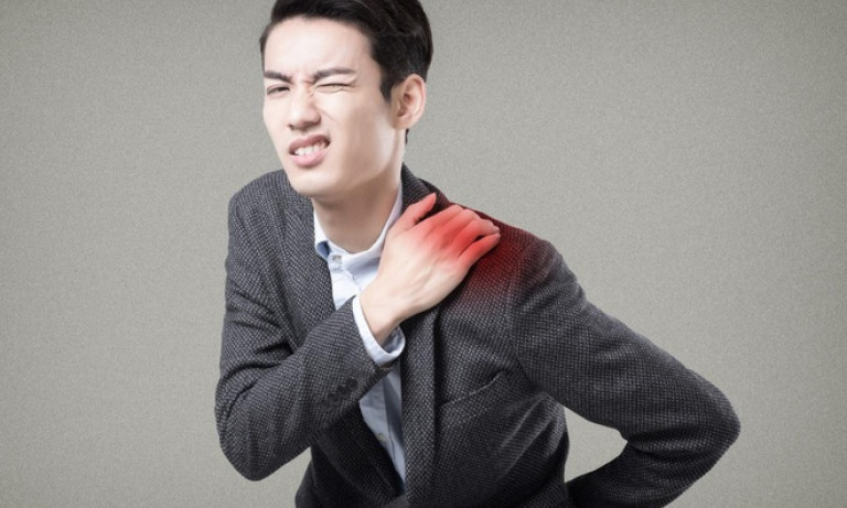 Vai đau nhức kéo dài: Cẩn thận nguy cơ mắc bệnh gan nguy hiểm