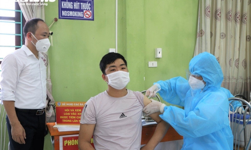 Bắc Giang tiêm vaccine COVID-19 cho 367 thương nhân và lái xe thu mua vải thiều