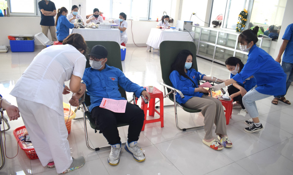 Cẩm Phả: Tiếp nhận 634 đơn vị máu trong Chương trình hiến máu đợt 1 năm 2021 