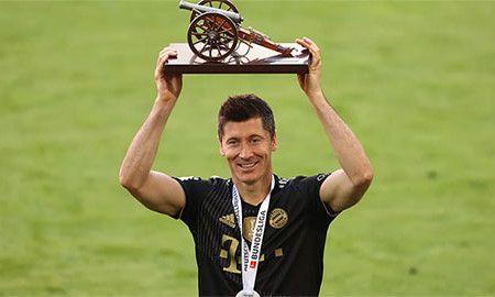 Lewandowski đánh bại Haaland, ẵm thêm 1 giải thưởng cá nhân