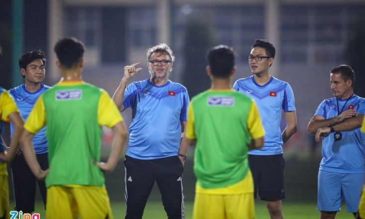 HLV Troussier thôi dẫn dắt U19 Việt Nam