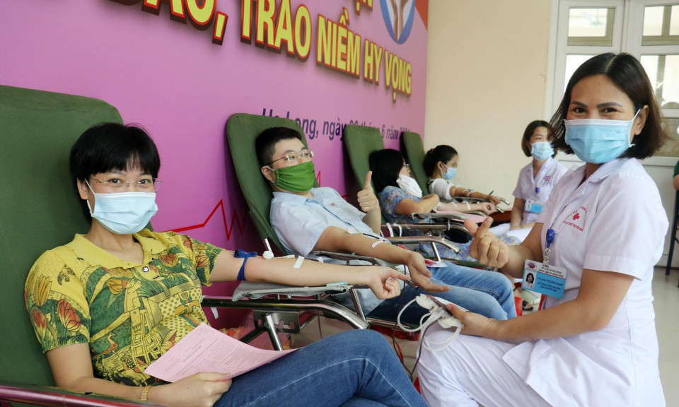 Người làm báo Quảng Ninh: “Sẻ giọt máu đào, trao niềm hy vọng”
