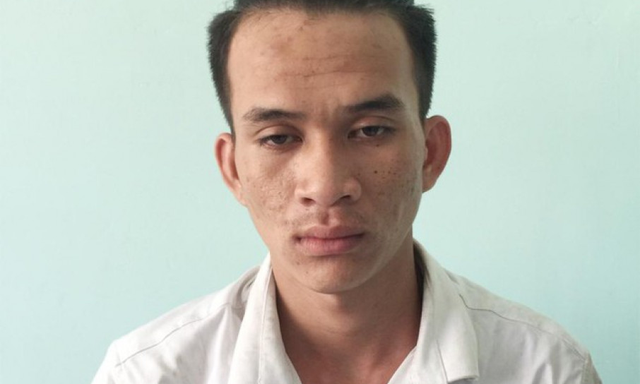 Bị yêu cầu đo thân nhiệt, 2 thanh niên vác dao chém cán bộ phòng dịch