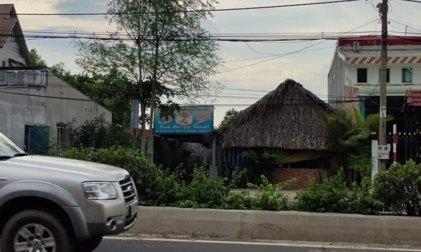 Quán cafe cho nhân viên massage kích dục rồi chia đôi tiền