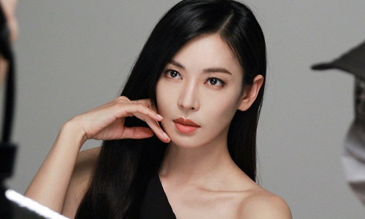 Hai người đẹp mang gương mặt ác kinh điển của màn ảnh