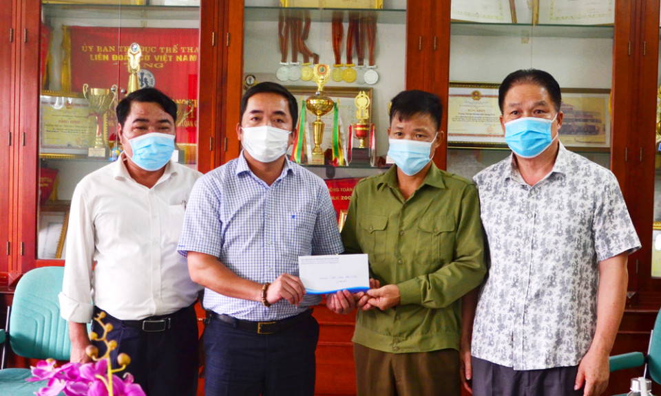Hỗ trợ gần 30 triệu đồng cho học sinh mắc bệnh hiểm nghèo