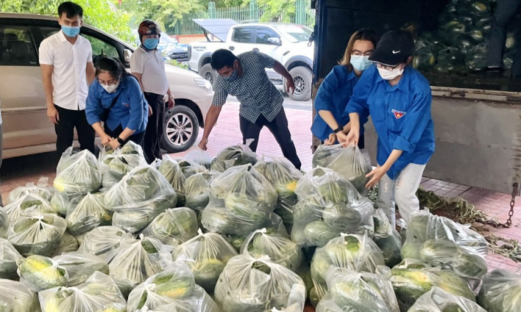 Tuổi trẻ Đoàn Khối hỗ trợ tiêu thụ hơn 6 tấn dưa hấu từ Bắc Giang