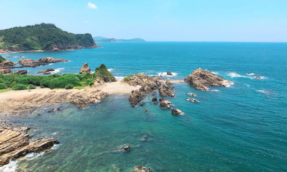 Quang Ninh reopens doors to domestic tourism