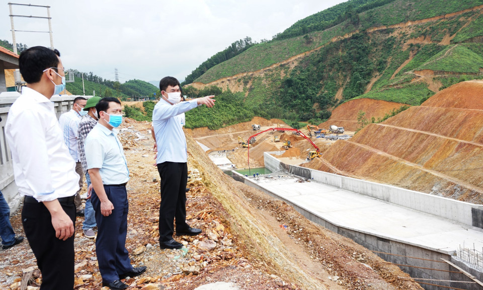 Phó Bí thư Thường trực Tỉnh ủy Ngô Hoàng Ngân kiểm tra tiến độ một số dự án trên địa bàn TP Cẩm Phả