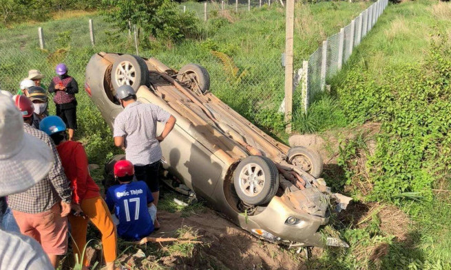 Điều tra nguyên nhân vụ ô tô lao xuống mương, tài xế tử vong ở Tây Ninh