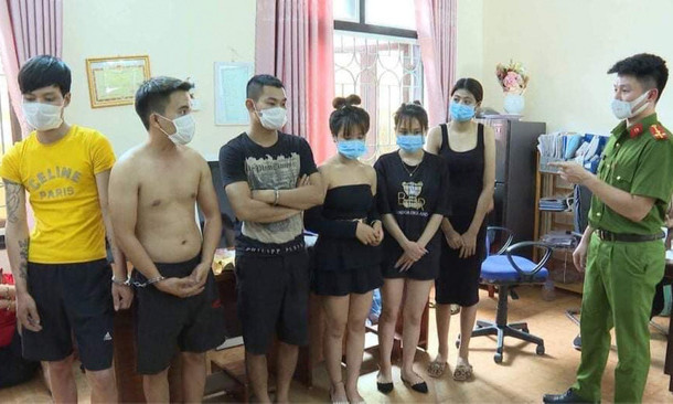 40 thanh niên sử dụng ma túy, "bay lắc" ở quán karaoke
