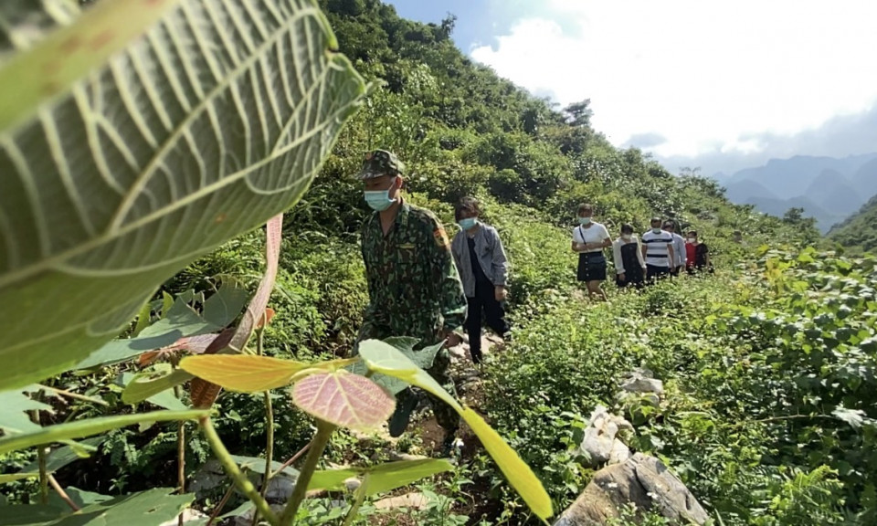 Bắt giữ 11 công dân nhập cảnh trái phép qua biên giới