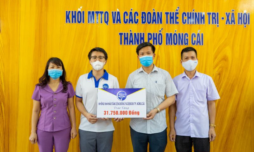 Trao tặng Quỹ vắc xin phòng, chống Covid-19