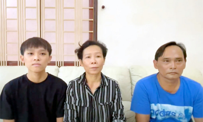 Bố mẹ Hồ Văn Cường mong con trai yên ổn thi cử