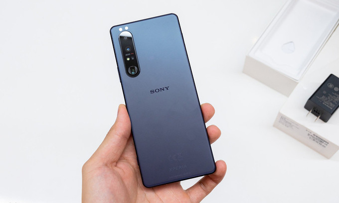 Xperia 1 III giá 30 triệu đồng