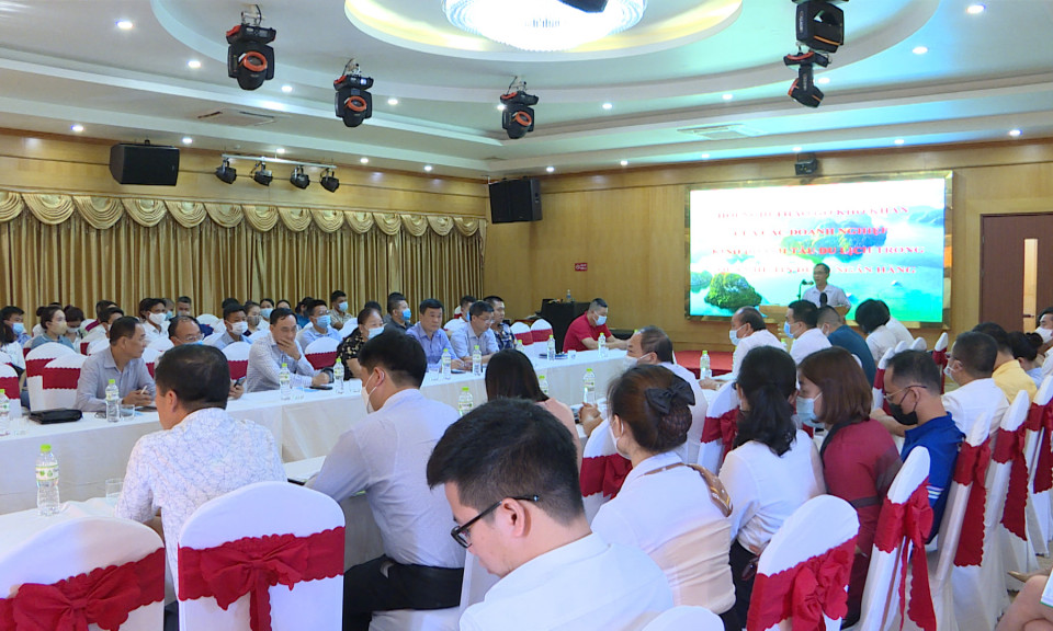 Tháo gỡ khó khăn cho tàu du lịch trên vịnh Hạ Long
