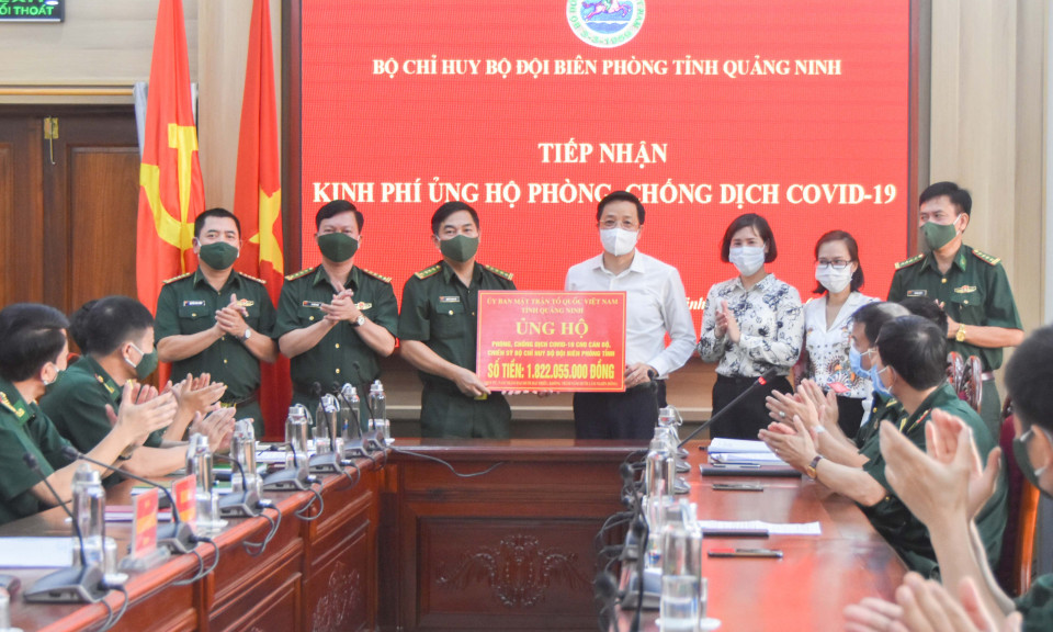 Thăm, tặng quà Bộ đội Biên phòng tỉnh và các chốt kiểm soát phòng, chống dịch Covid-19