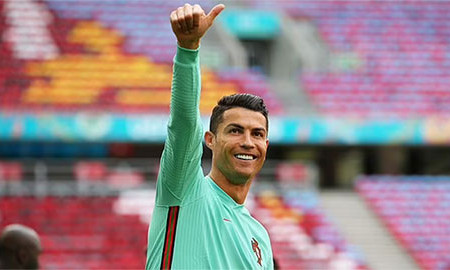 MU chào mời Ronaldo lương 17 triệu bảng/năm