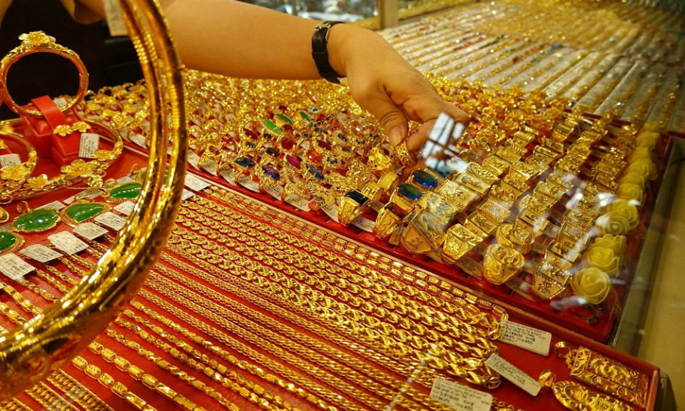 Giá vàng hôm nay 18.6.2021: Thế giới 'bốc hơi' hơn 1 triệu, SJC giảm 250.000 đồng