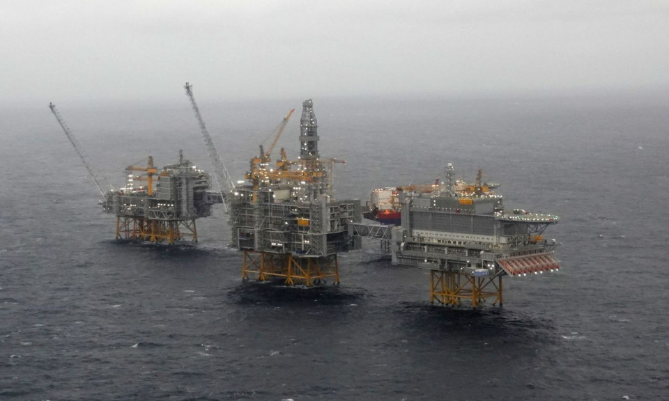 Giá xăng dầu hôm nay 18.6.2021: Tiếp đà lao dốc hơn 2%