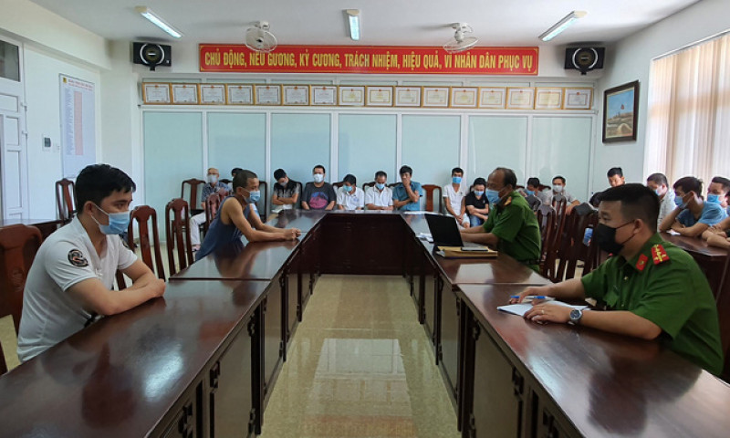 Bắt giữ 18 đối tượng liên quan đường dây cá độ bóng đá lớn tại Thừa Thiên Huế