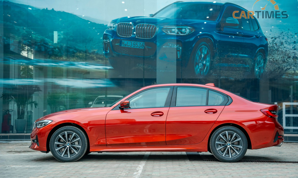 BMW 3 Series 2020 bất ngờ giảm giá bán tại đại lý