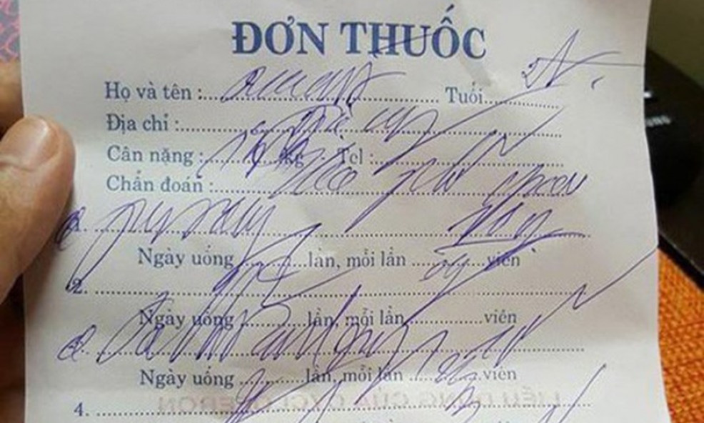 Thanh tra Bộ Y tế phê bình bác sĩ BV Phụ sản TW viết chữ xấu "như gà bới"