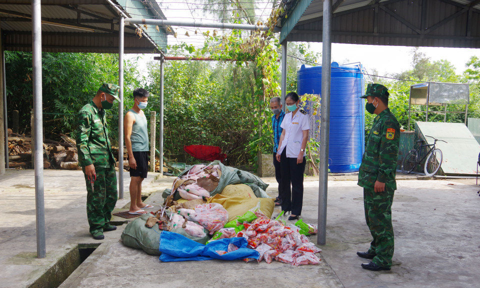 Bắt giữ lượng lớn thực phẩm không rõ nguồn gốc