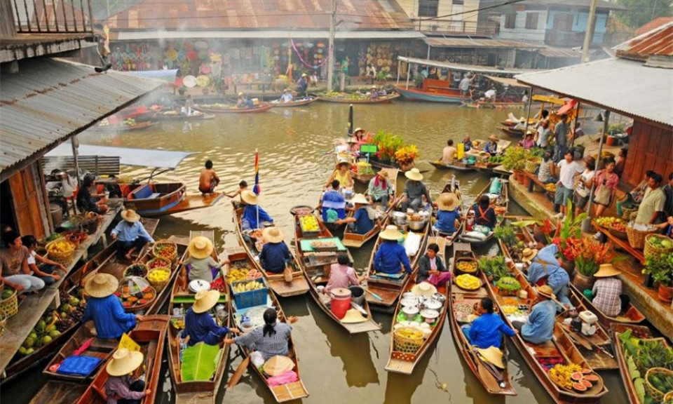 Đến Bangkok khám phá chợ nổi lâu đời nhất Thái Lan