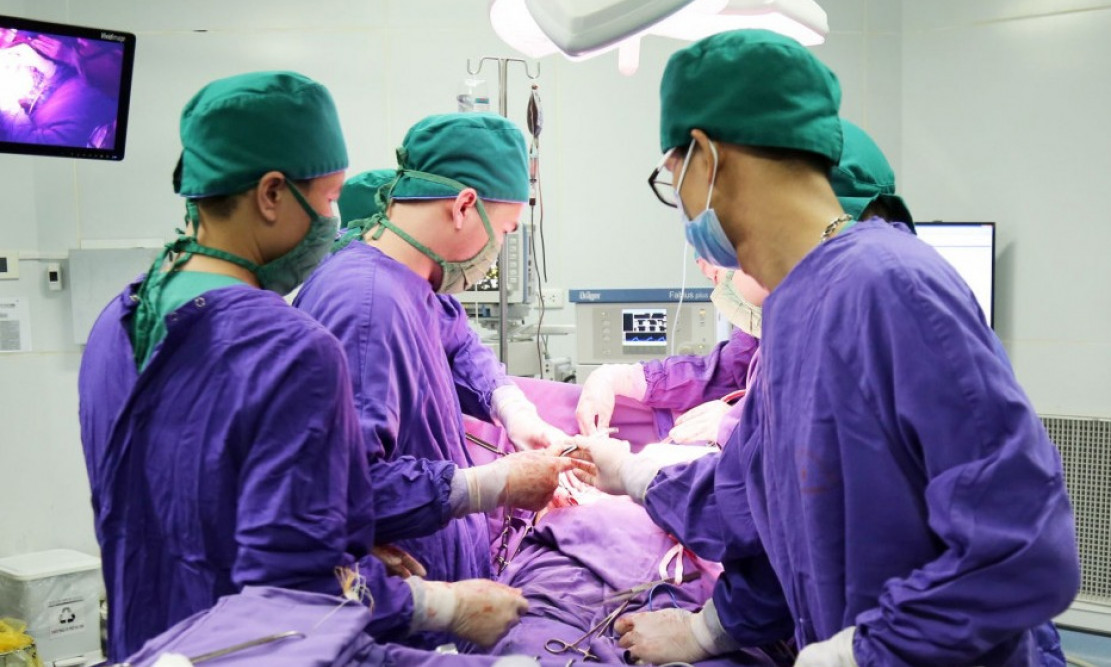 Kết hợp nút mạch cầm máu, phẫu thuật cứu sống bệnh nhân vỡ u “khổng lồ” trong ổ bụng