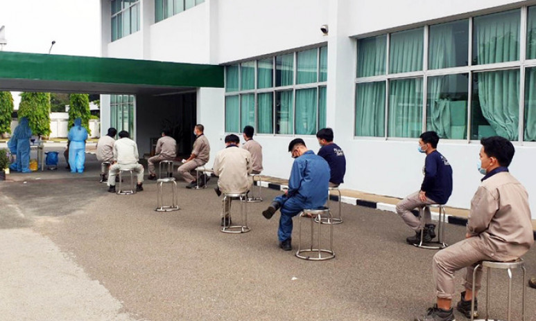 Gần 23.000 công nhân ở Bình Dương, TP HCM tạm nghỉ việc