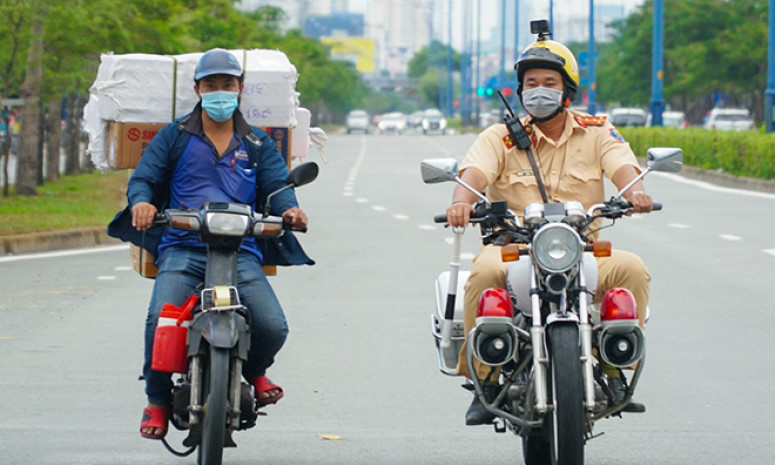 Đừng vì đường vắng mà bất chấp luật lệ
