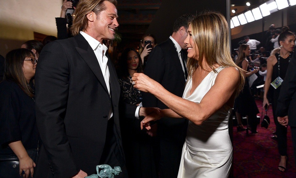 Jennifer Aniston nói cô và Brad Pitt là bạn bè thì không có gì kỳ quặc