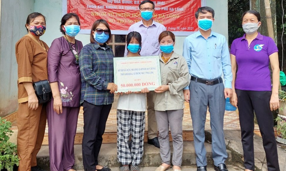 Trao hỗ trợ xây nhà tình thương cho hộ nghèo