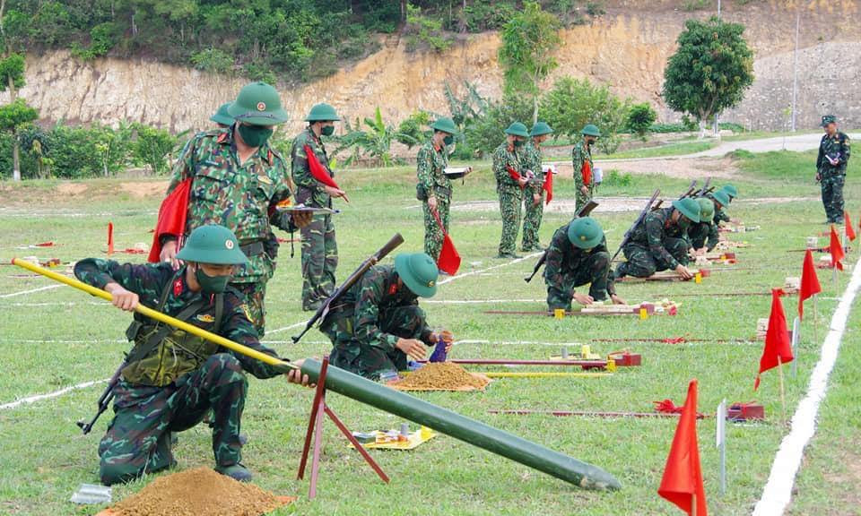 Phát triển kinh tế - xã hội gắn với củng cố quốc phòng - an ninh