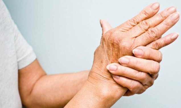 Người bệnh dùng thuốc ức chế miễn dịch có ảnh hưởng hiệu quả của vắc xin COVID-19?