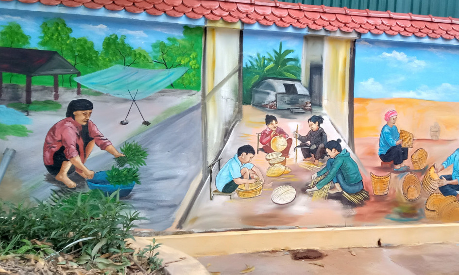 Beautifully painted walls of  Dat Viet village in Dong Trieu town