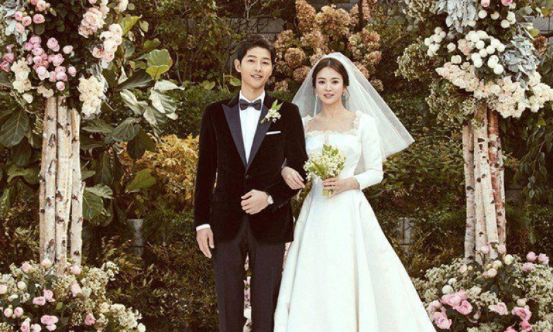 Tròn 2 năm ly hôn, Song Joong Ki-Song Hye Kyo có sự nghiệp lên như 'diều gặp gió'