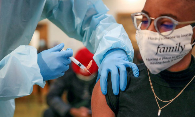 Vaccine Pfizer và Moderna có thể chống lại nCoV 'trong nhiều năm'