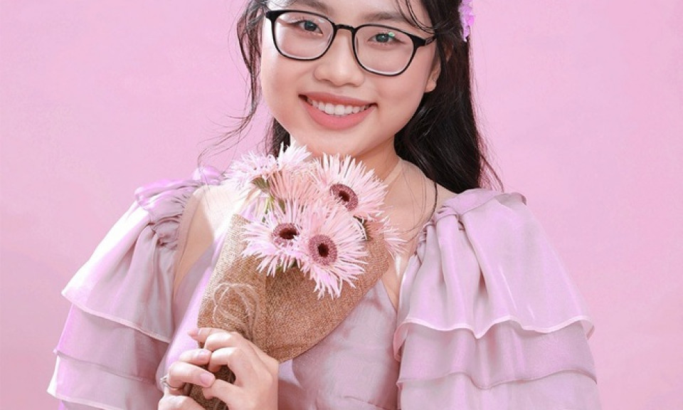 Phương Mỹ Chi xin lỗi sau khi quảng cáo "kẹo trắng da" bị chỉ trích