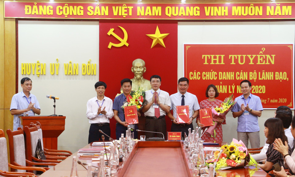 Vân Đồn: Chú trọng bổ nhiệm cán bộ lãnh đạo thông qua thi tuyển