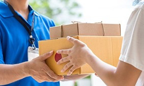 Công ty chuyển phát trả hộ thuế nhập khẩu, lập hóa đơn thế nào?