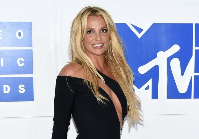 Britney Spears ‘dằn mặt’ paparazzi, khác hẳn hình ảnh ôm con bất lực khóc 15 năm trước ảnh 4
