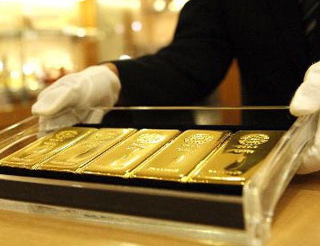 Giá vàng thế giới biến động, vàng SJC tăng vọt qua mốc 57 triệu đồng/lượng.