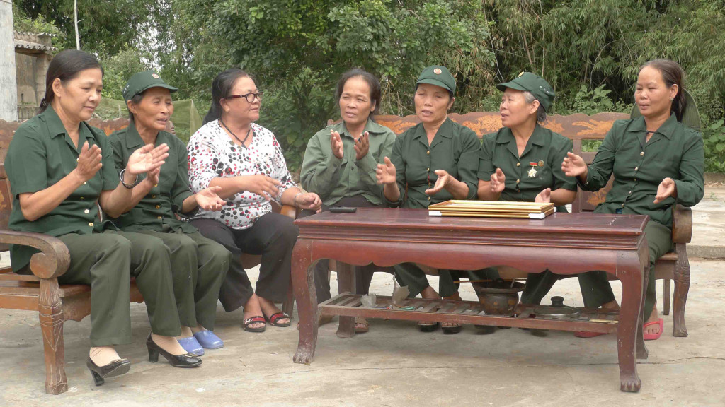 Một số chị em cựu TNXP ở thành phố Uông Bí thường gặp gỡ nhau để trao đổi tâm tư tình cảm.